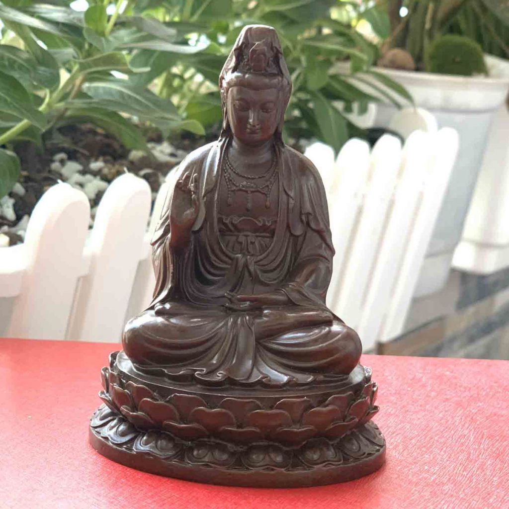 Tượng Phật bà quan âm để ô tô hợp mệnh thuỷ