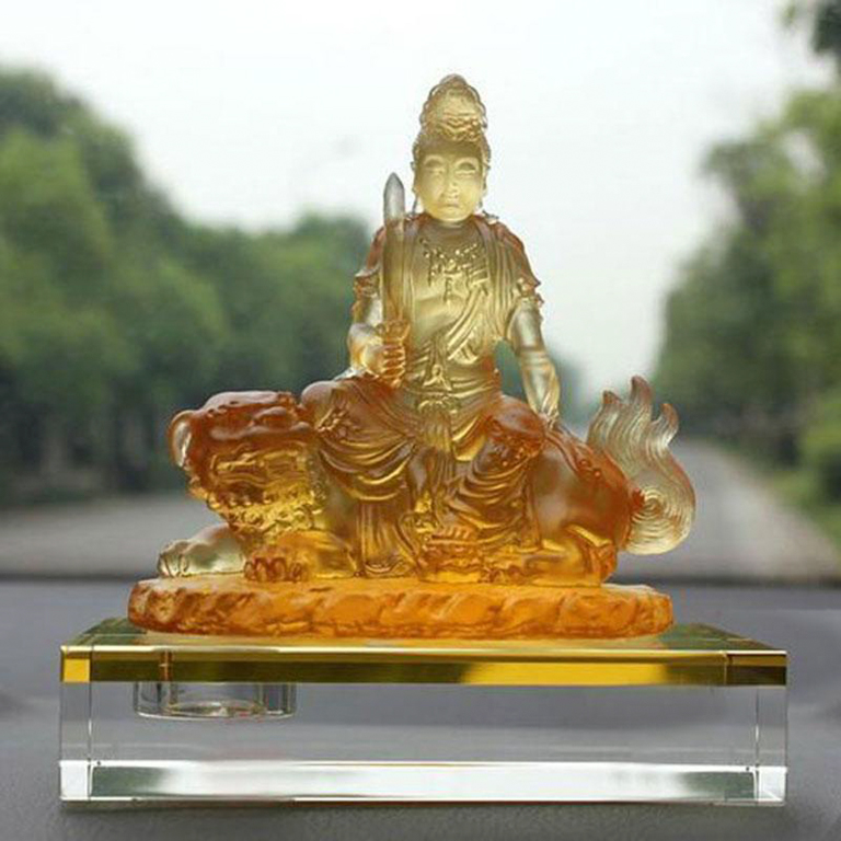 Tượng Văn Thù Bồ tát để xe ô tô