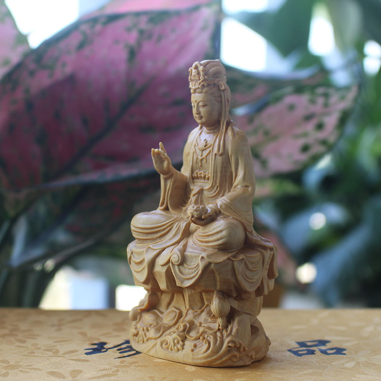 Tượng Đai Thế Chí Bồ tát để xe ô tô bằng gỗ