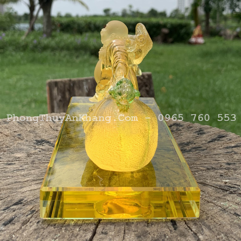 Tượng di lặc nước hoa để ô tô