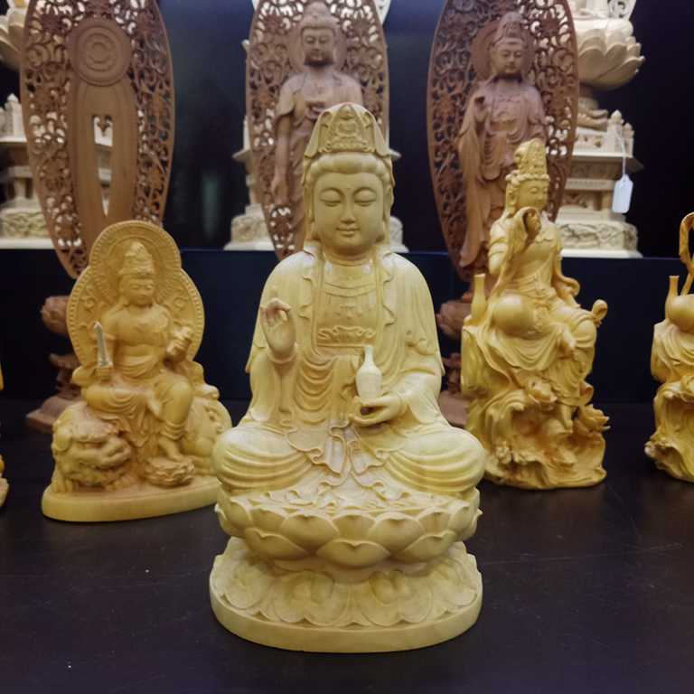 Tượng Phật Bà Quan Âm để xe ô tô bằng gỗ Hoàng Dương