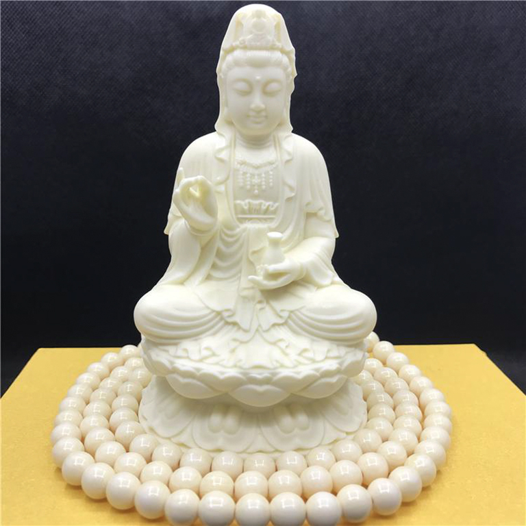 Tượng Quan Thế Âm Bồ Tát để xe ô tô tại Hà Nội
