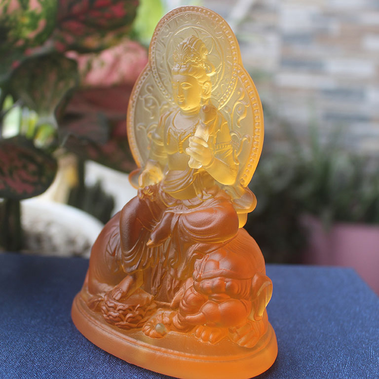 Tượng Phồ Hiền Bồ tát để xe ô tô bằng lưu ly