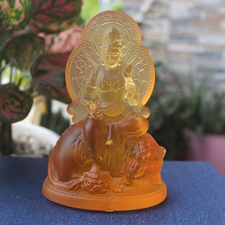 Tượng Phổ Hiền Bồ tát để xe ô tô hợp tuổi Thìn và tuổi Tỵ