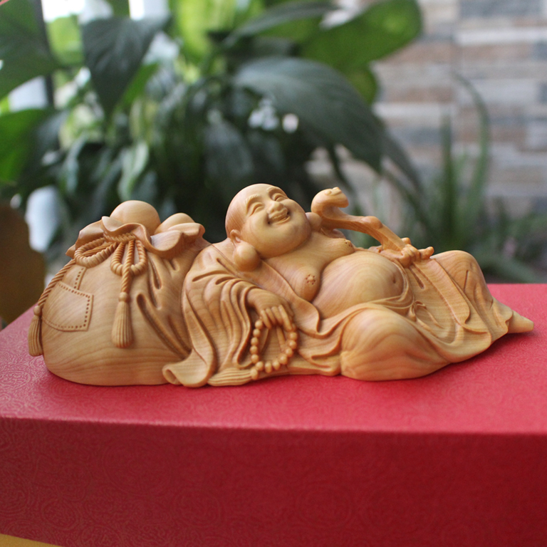 Tượng Phật Di Lặc để xe ô tô được nhiều người mua làm quà tặng xe ô tô mới
