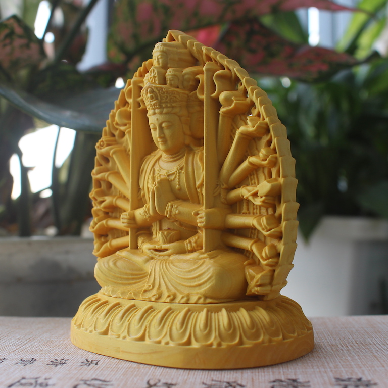 Tượng Thiên Thủ Thiên Nhã để xe ô tô