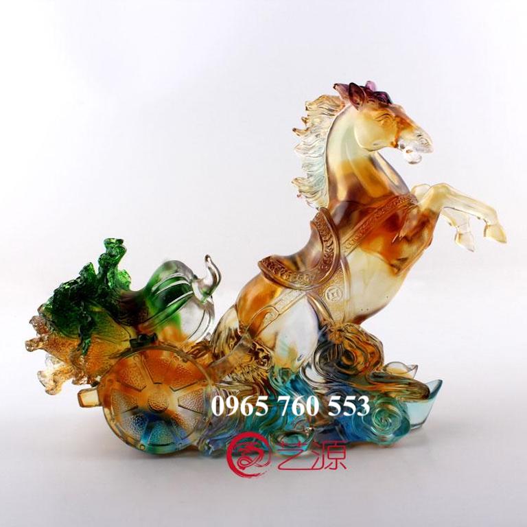 Tượng ngựa kéo củ cải may để bàn làm việc mắn