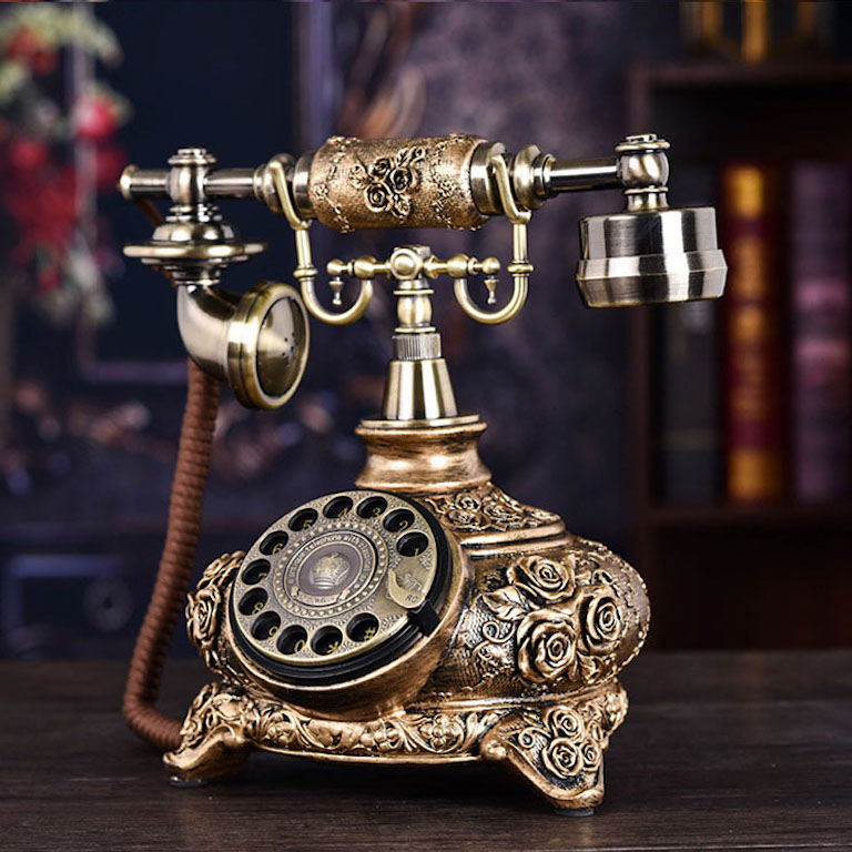 Mẫu điện thoại để bàn làm việc giả cổ phù hợp với nữ
