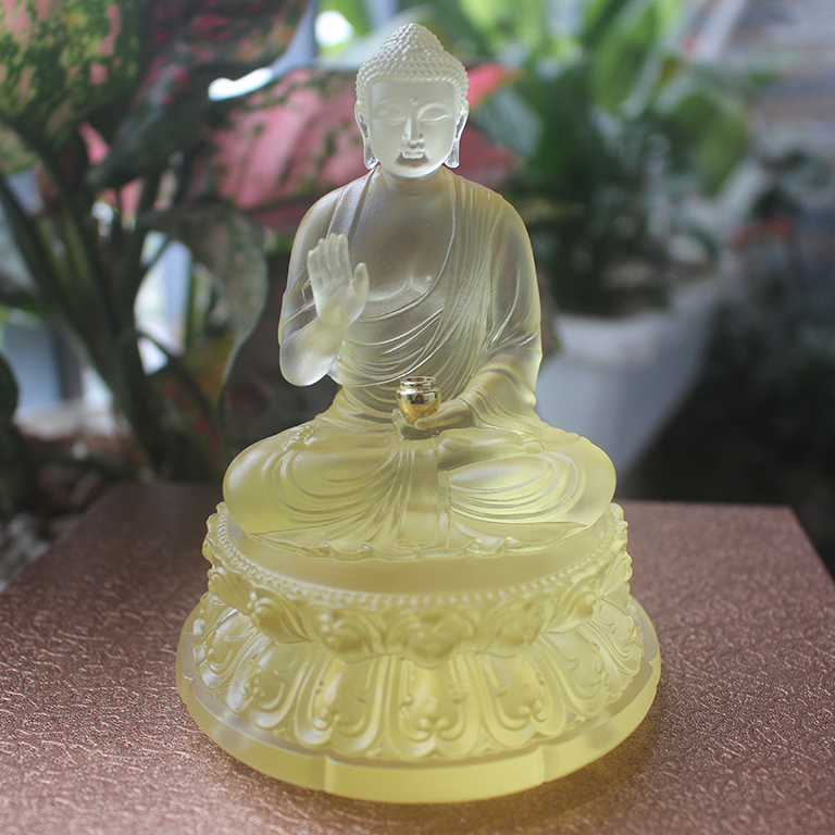 Tượng Phật Thích Ca Mâu Ni bằng lưu ly để xe ô tô