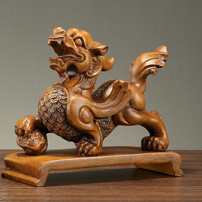 Tượng tỳ hưu bằng gỗ đỏ để bàn