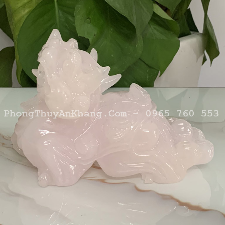 Tỳ hưu đá thạch anh tự nhiên để quầy lễ tân