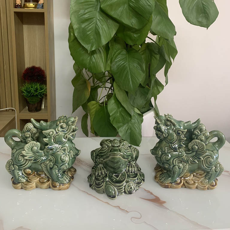 Bộ tỳ hưu và cóc ngậm tiền gốm sứ bát tràng để bàn thờ thần tài
