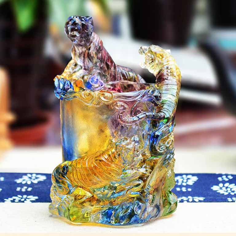 Hộp đựng bút tượng Hổ để bàn làm việc