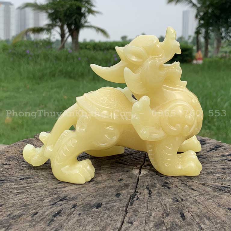 Tỳ hưu đá màu vàng hợp mệnh kim