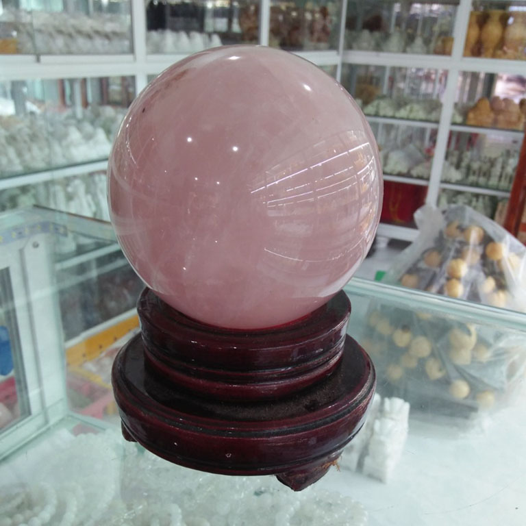 Quả cầu phong thuỷ Thạch Anh hồng 