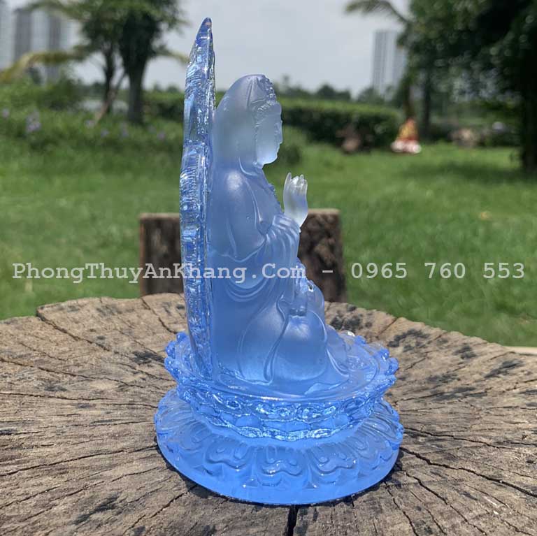 Tượng Phật Bà để ô tô hợp mệnh mộc