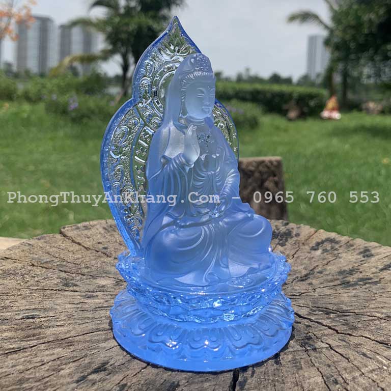 Tượng Quan Âm Bồ tát để ô tô hợp người mệnh thuỷ