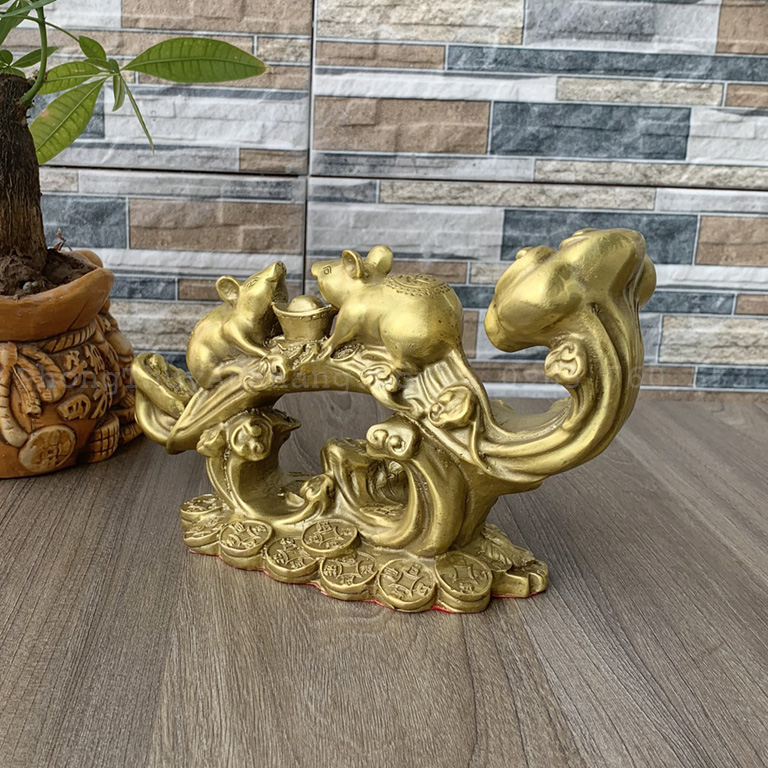 Tượng chuột vàng để bàn hợp người tuổi tí