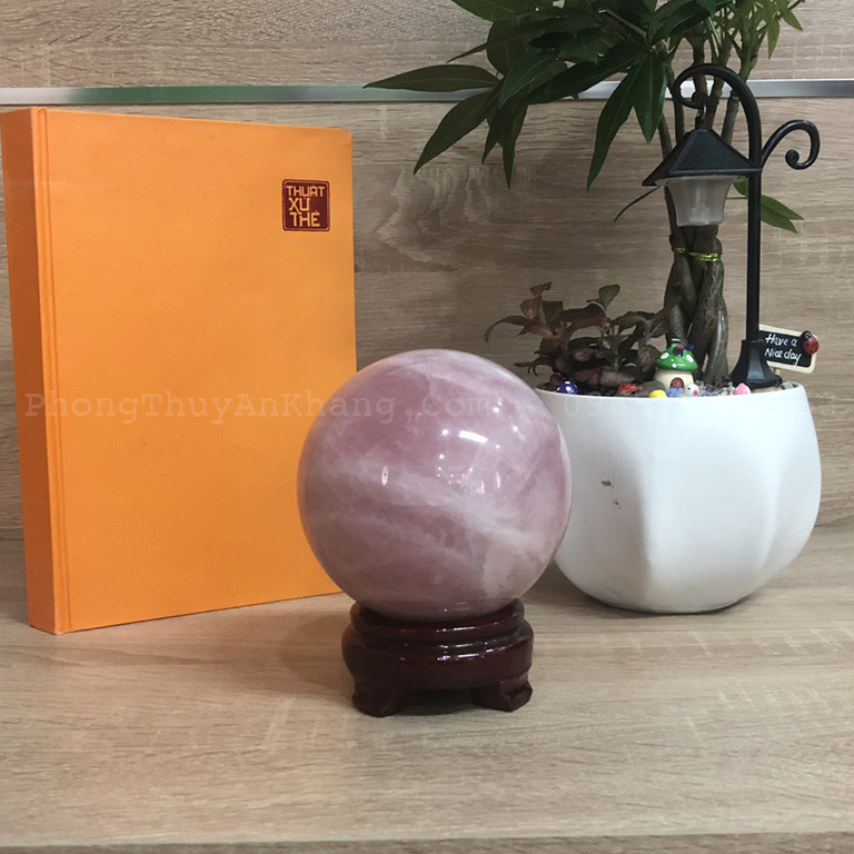 Quả cầu phong thuỷ thạch anh hồng hợp mệnh Thổ