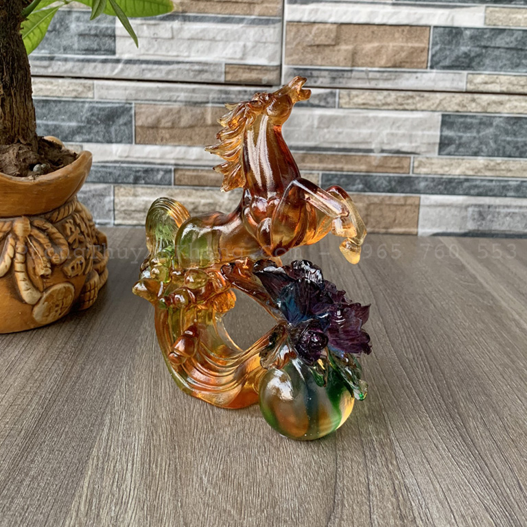 Tượng ngựa cưỡi gậy như ý tại Tp HCM