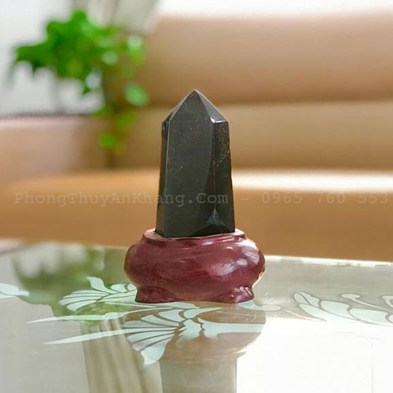 Cách đặt trụ đá thạch anh trên bàn làm việc