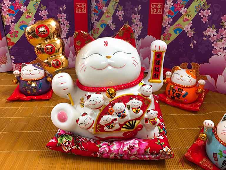 Mèo thần tài là quà tặng khai trương ý nghĩa