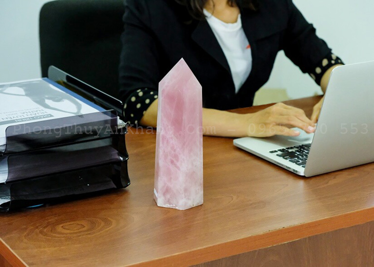 Trụ đá thạch anh để bàn làm việc