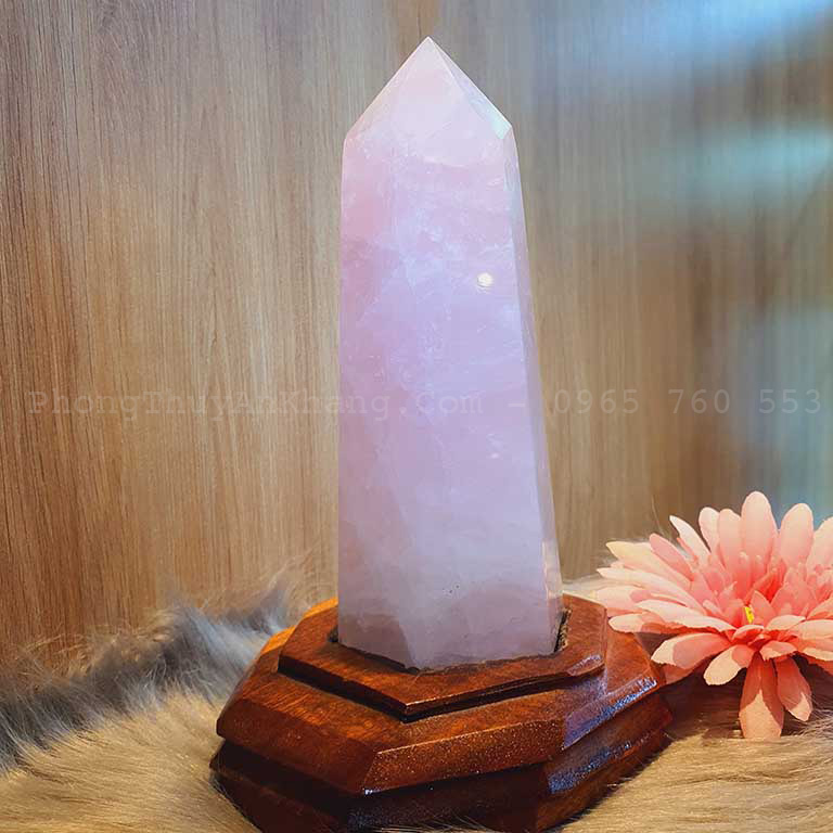 Trụ đá thạch anh hồng hợp người mệnh thổ