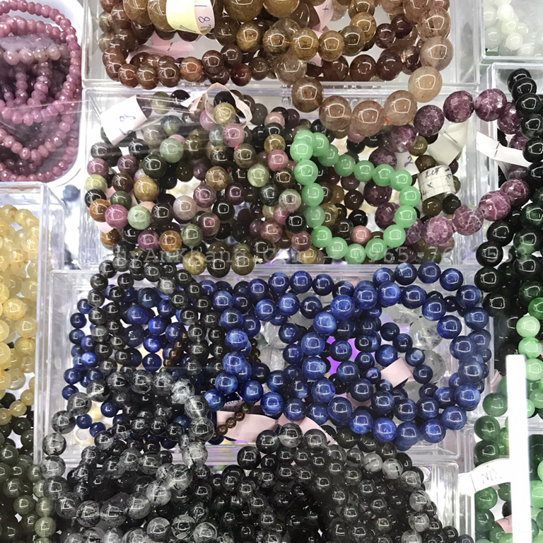 Vòng tay đá Thạch Anh có tác dụng gì? Mua ở đâu?