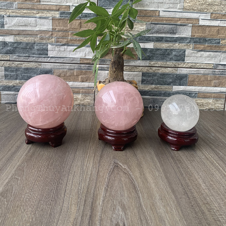 Quả cầu thạch anh hồng tại Hà Nội