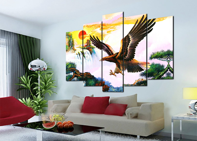 Treo tranh đại bàng tung cách ở phòng khách đúng cách