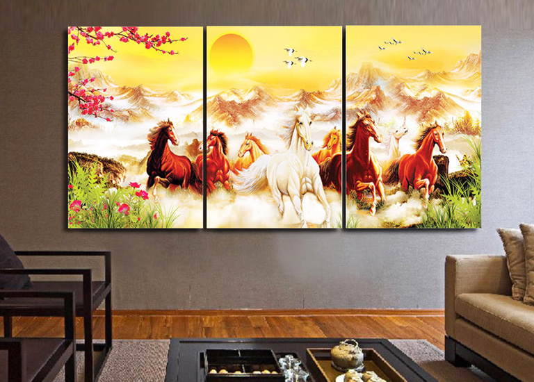 Treo tranh mã đáo thành công ở phòng khách đúng cách