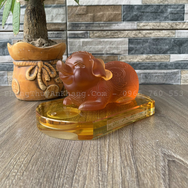 Tượng heo hợp tuổi hợi có đế đựng nước hoa