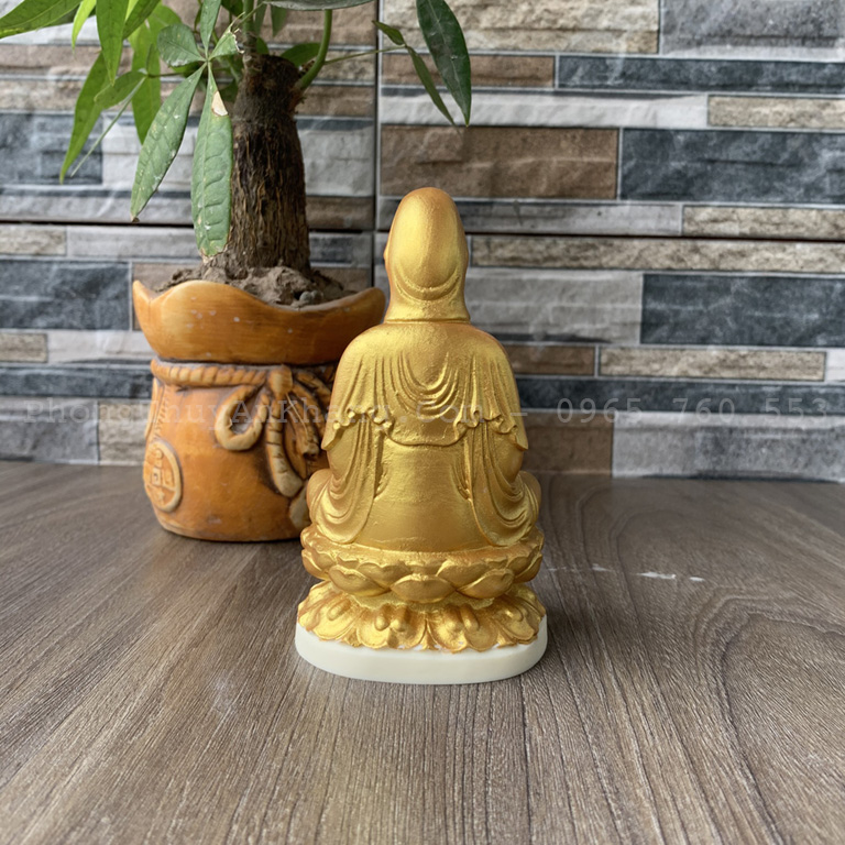 Tượng Phật Bà đá để ô tô tại Tp Hồ Chí Minh