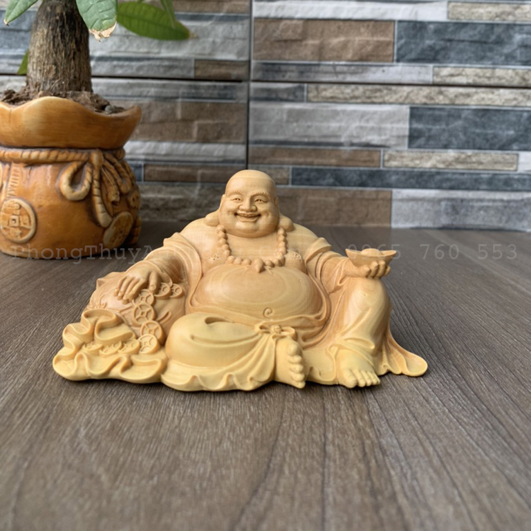 Tượng Phật Di Lặc ngồi gỗ để ô tô