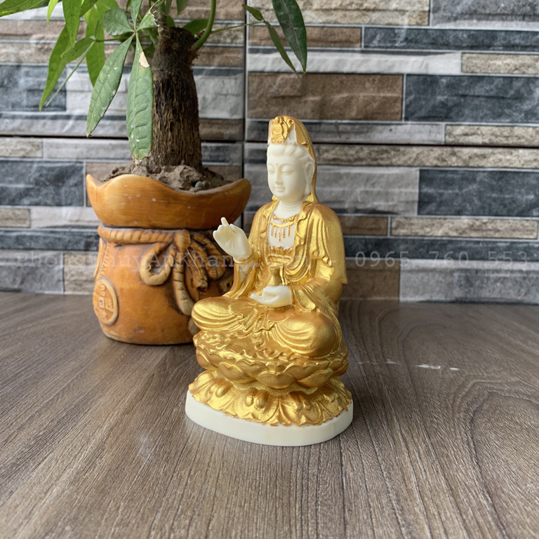 Tượng Quan Âm đá quét nhũ vàng để xe hơi