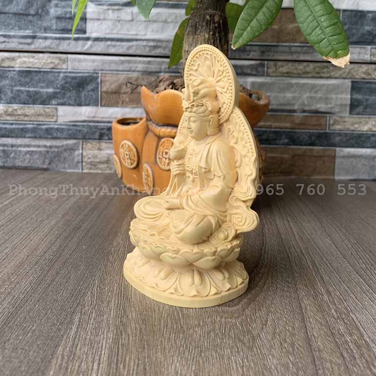 Tượng Đại Thế Chí Gỗ để xe hơi hợp tuổi Ngọ