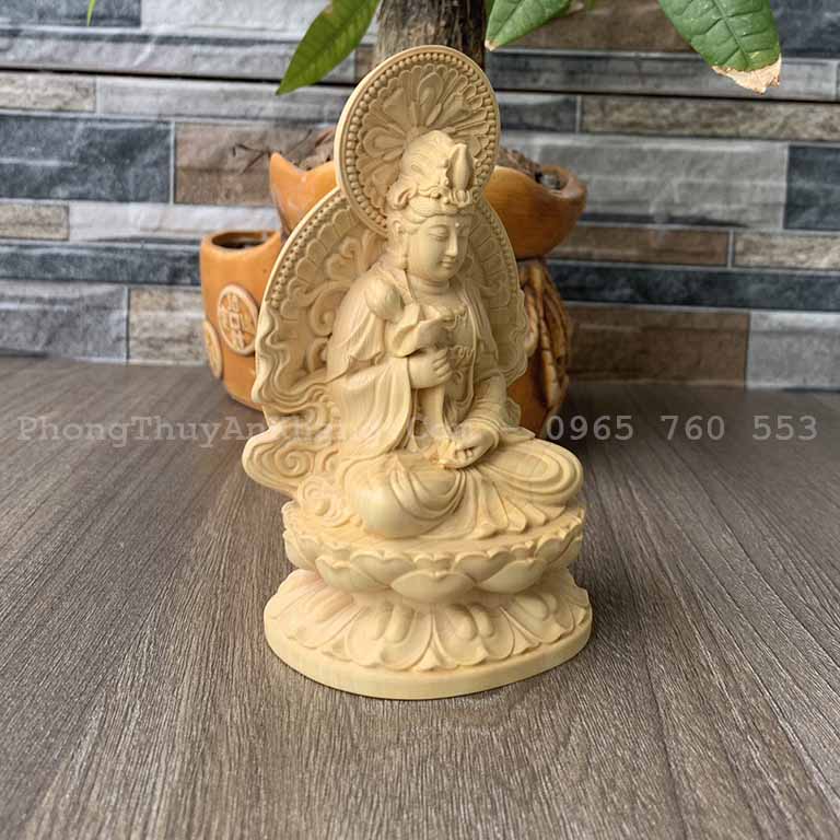 Tượng Đại Thế Chí gỗ để xe ô tô