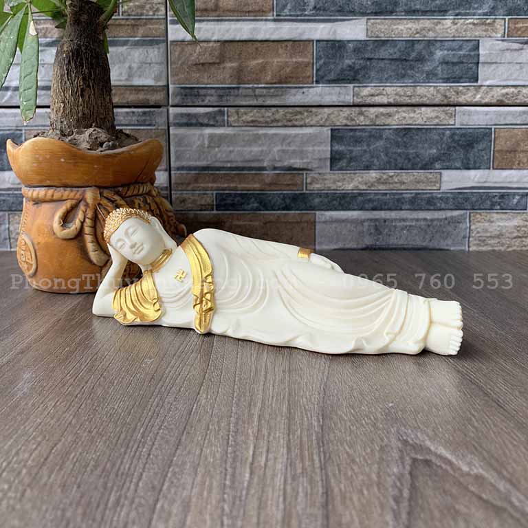Tượng Phật A Di Đà nằm để xe ô tô