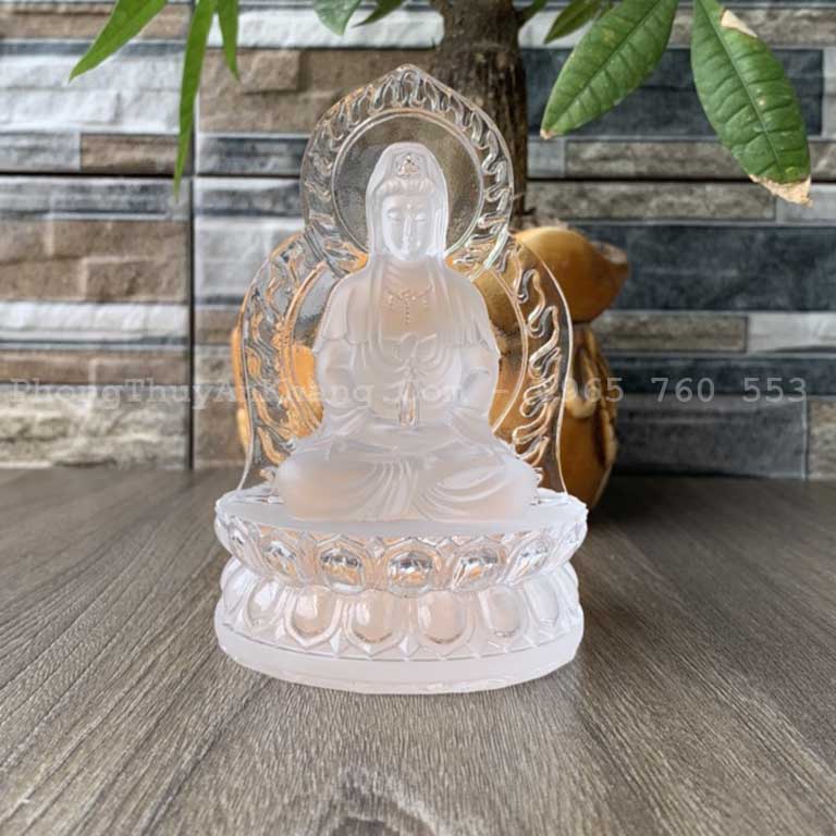 Tượng Quan Âm để xe ô tô hợp mệnh Kim
