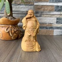 Tượng Phật Di Lặc gỗ Hoàng Dương để xe ô tô