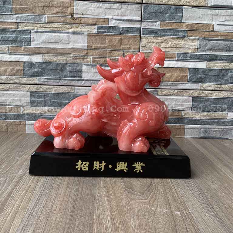 Tỳ Hưu để bàn làm việc