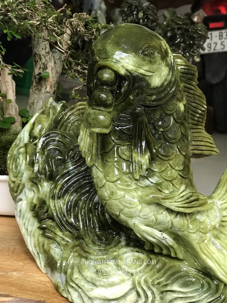 Tượng các chép nhả ngọc đá Serpentine Yên Bái
