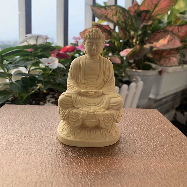 Tuong Phat A Di Da hop nguoi tuoi quy hoi 1983