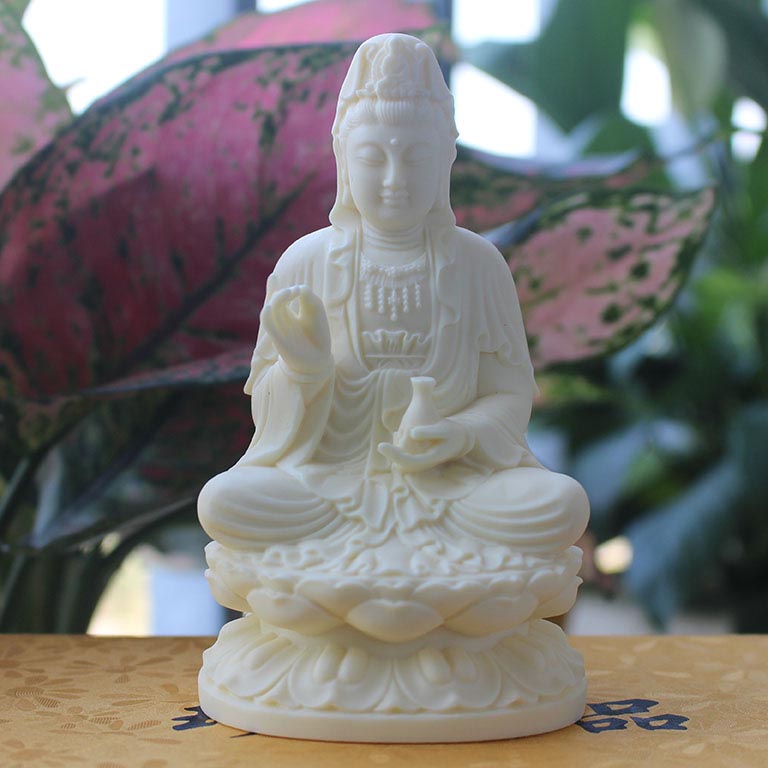 tượng Phật Bà Quan Thế Âm để ô tô bằng đá hợp tuổi 1991