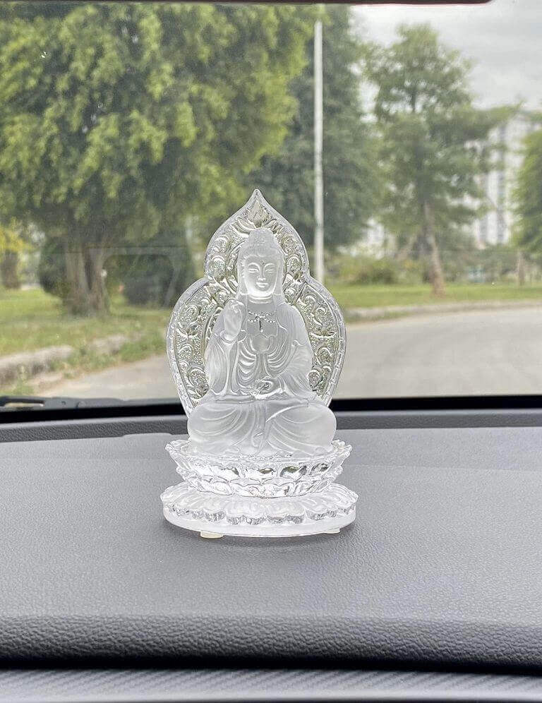 Đối với người tuổi Bính Tý nên sử dụng Tượng Quan Âm màu trắng tương sinh với mệnh