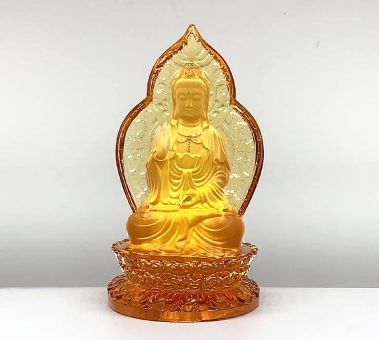 Để hòa hợp có thể chọn tượng Phật màu trắng, màu sáng trắng…
