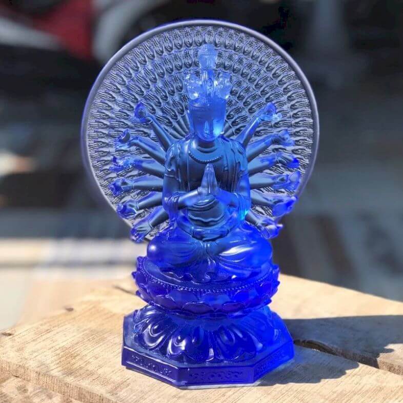 Tượng thiên thủ thiên nhãn để xe ô tô tuổi Bính Tý