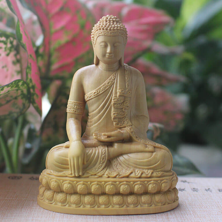 Tượng Thích Ca Mô Ni Phật độ chúng sinh không phân biệt giàu nghèo, sang hèn…