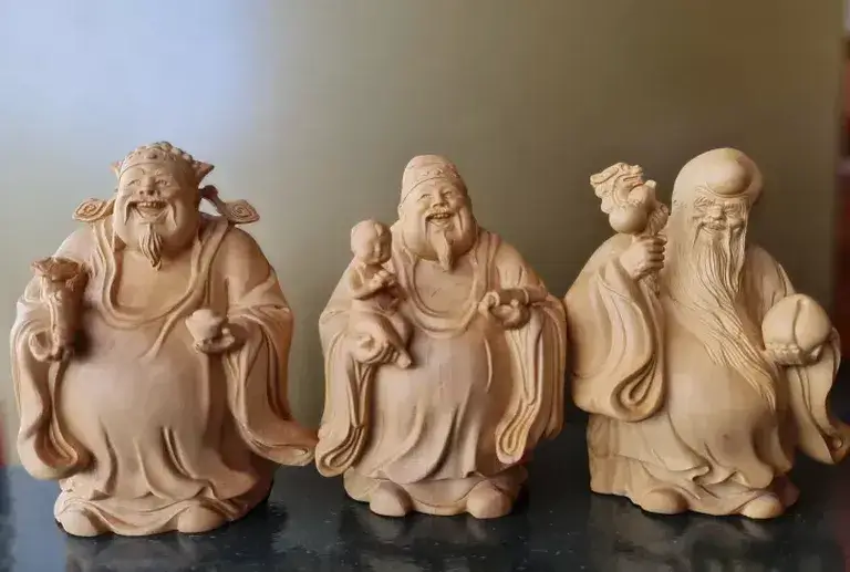 Tượng Tam Đa để bàn thường được điêu khắc tỉ mỉ, thể hiện được hết hồn trong tượng